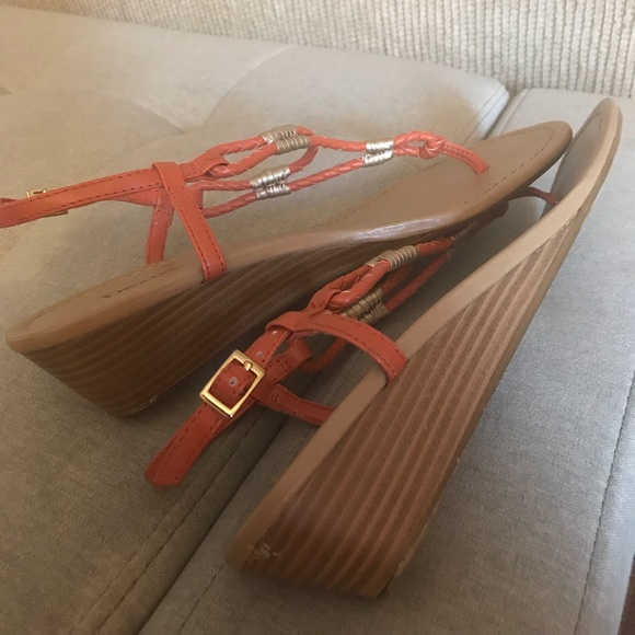 Flat sandals - Picture 2 of 2